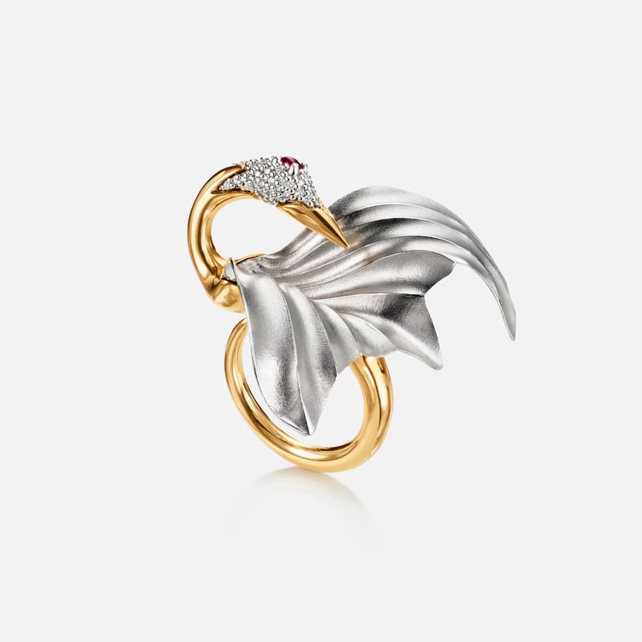 Cranes Ring Large in 18 Karat Gold with Diamonds | Ole Lynggaard Copenhagen
