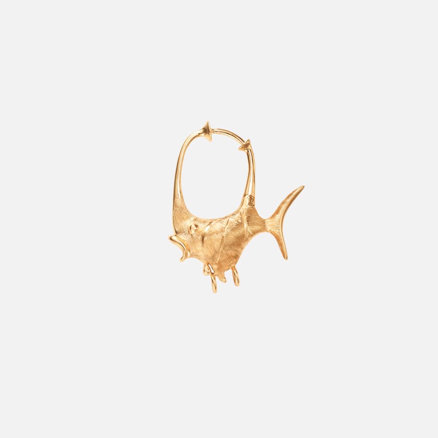 Young Fish earring small in 18 karat yellow gold | Ole Lynggaard 