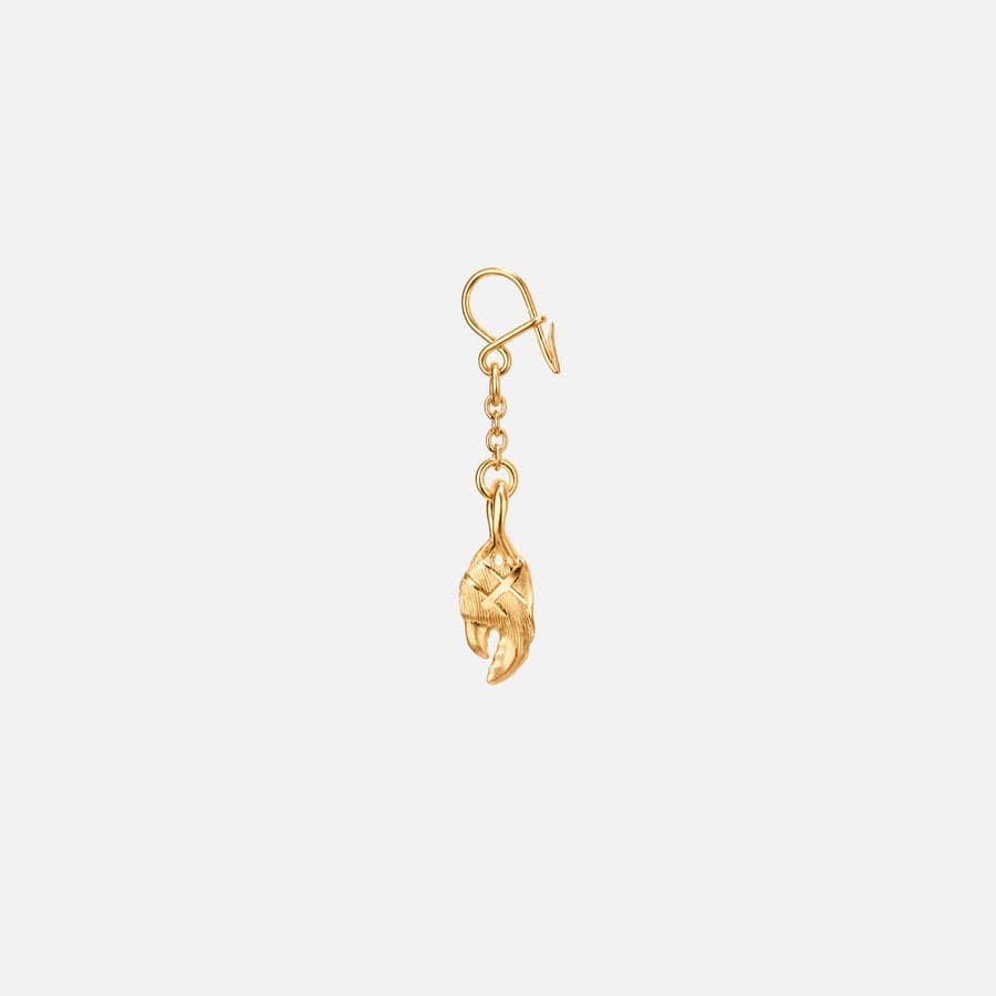 Young Fish Claw earring pendant in 18 karat yellow gold | Ole Lynggaard