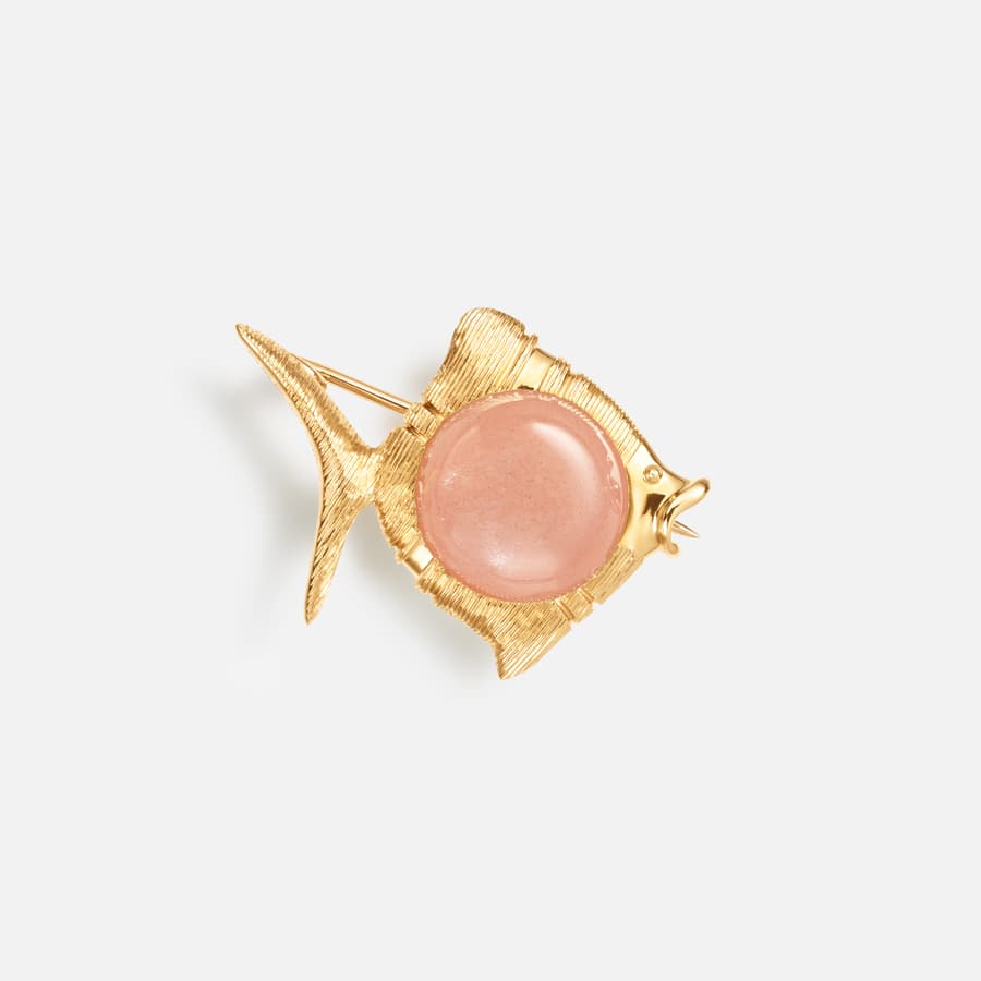 Young Fish brooch in yellow gold with blush moonstone | Ole Lynggaard